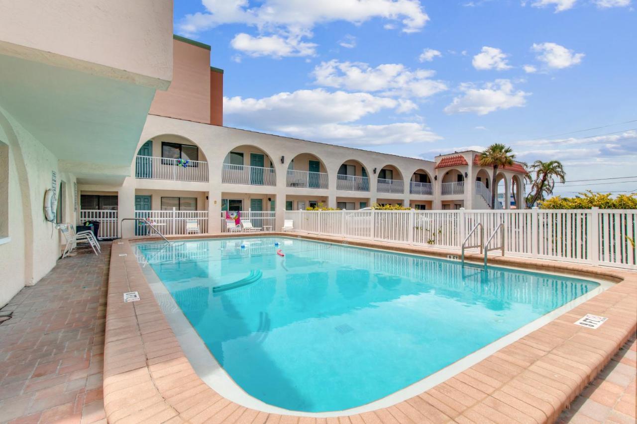 Redington Surf Resort By Travel Resort Services St. Pete Beach Exterior photo