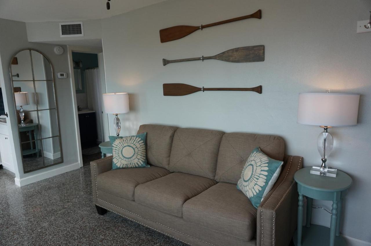 Redington Surf Resort By Travel Resort Services St. Pete Beach Exterior photo