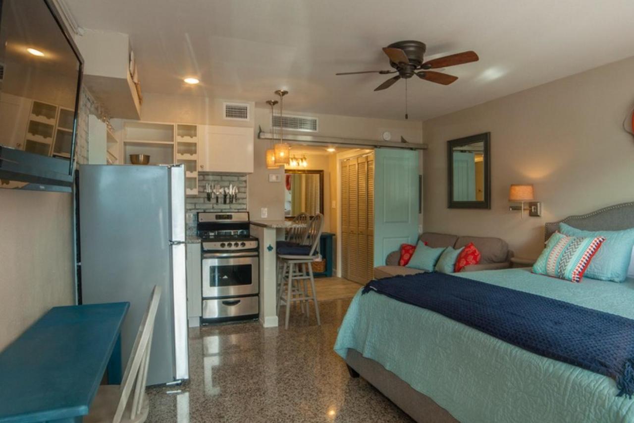 Redington Surf Resort By Travel Resort Services St. Pete Beach Exterior photo