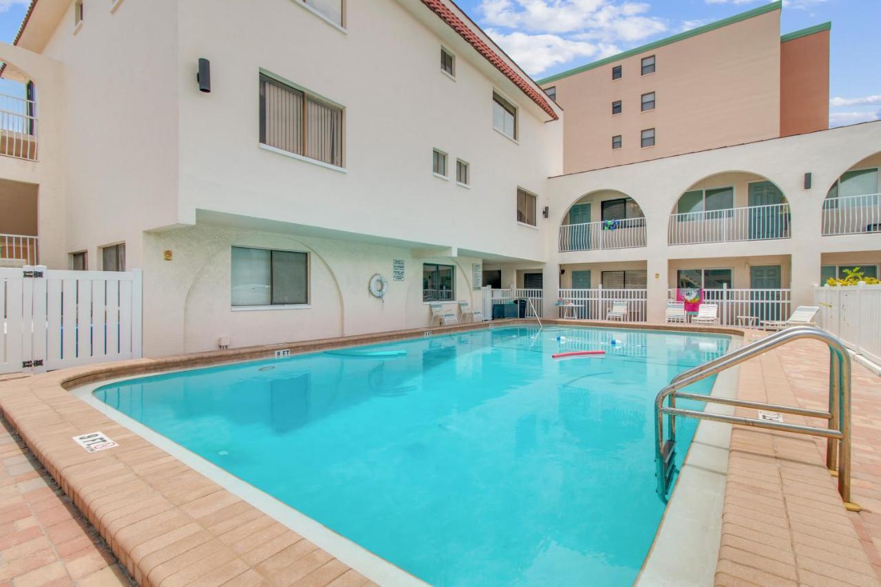 Redington Surf Resort By Travel Resort Services St. Pete Beach Exterior photo